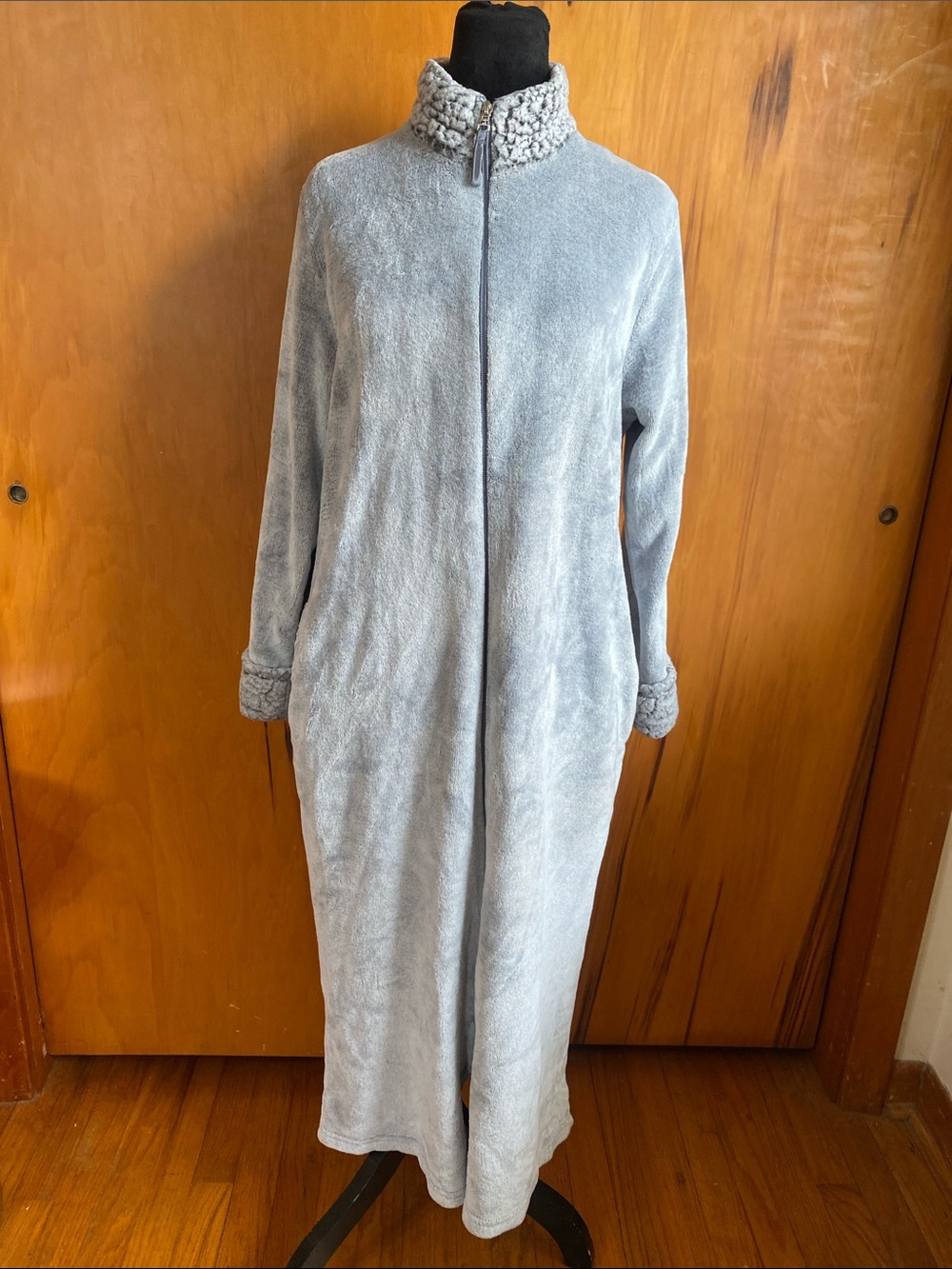 Anne Klein Light Gray Plush Full Zip-Front Maxi Robe Sherpa Collar Pockets S/M